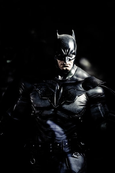 医疗行业剧《问心》海报，主演赵又廷、毛晓彤，聚焦心脏科医生的职业与情感生活